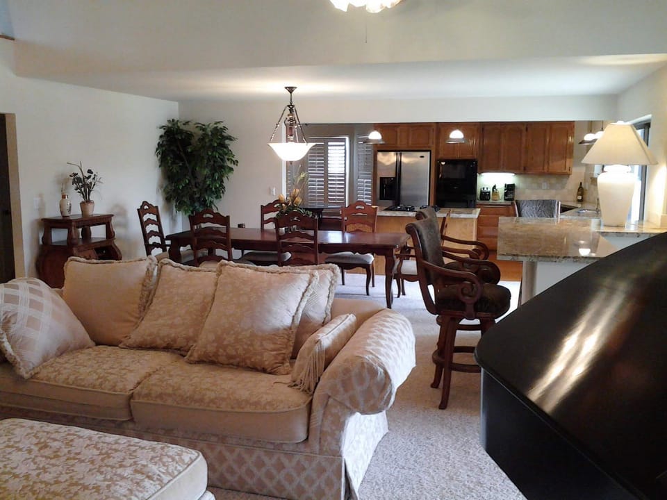 Premier House, Ensuite, Lake View | Lounge