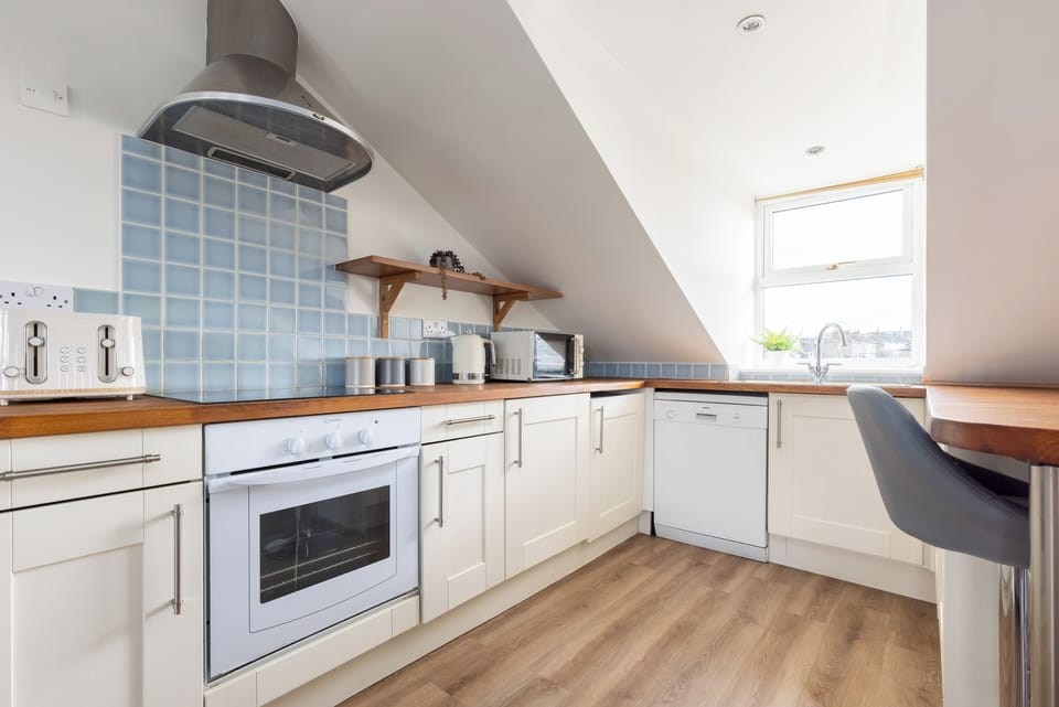 Apartment, Balcony | Private kitchen | Full-size fridge, microwave, oven, stovetop