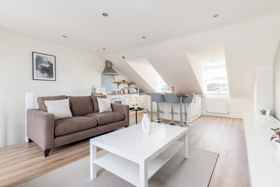 Apartment, Balcony | Living area | 32-inch flat-screen TV with cable channels, Netflix, streaming services
