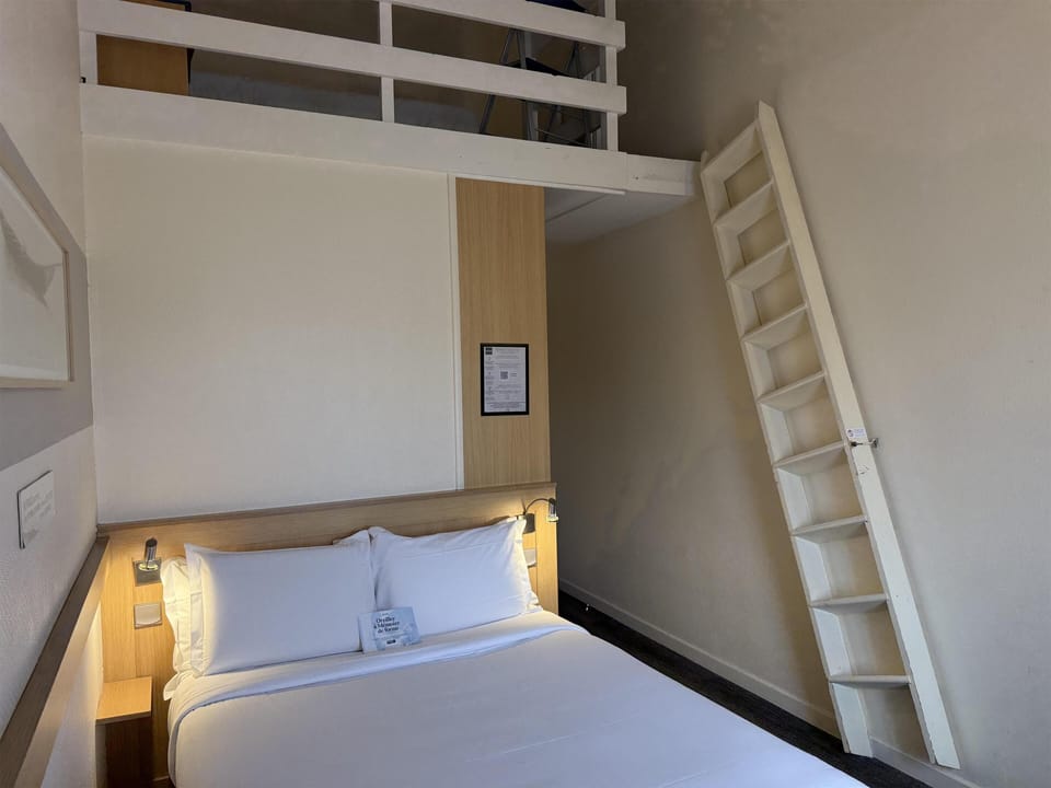 Desk, free cribs/infant beds, free WiFi, bed sheets