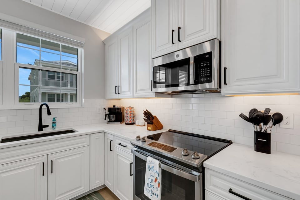 Kitchen - Great space for home cooked meals