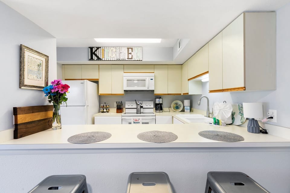 Kitchen Bar Area