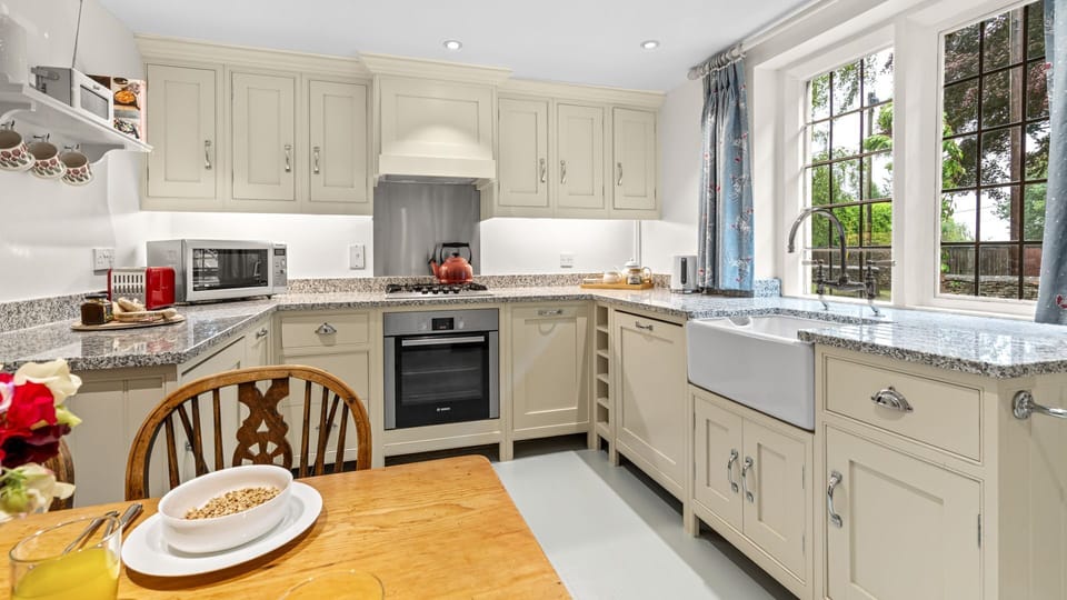 With an oven and hob, dishwasher, fridge and more it is well-equipped