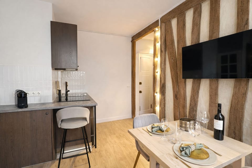 Signature Studio, Courtyard View | Living area | 80-cm Smart TV with digital channels