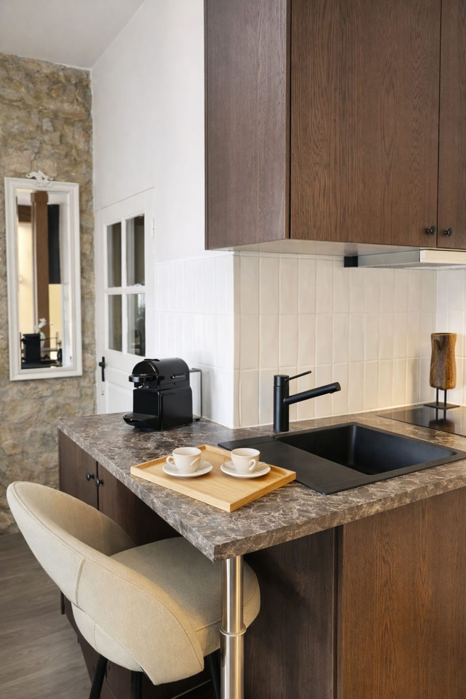 Signature Studio, Courtyard View | Private kitchen | Microwave, stovetop, espresso maker, electric kettle