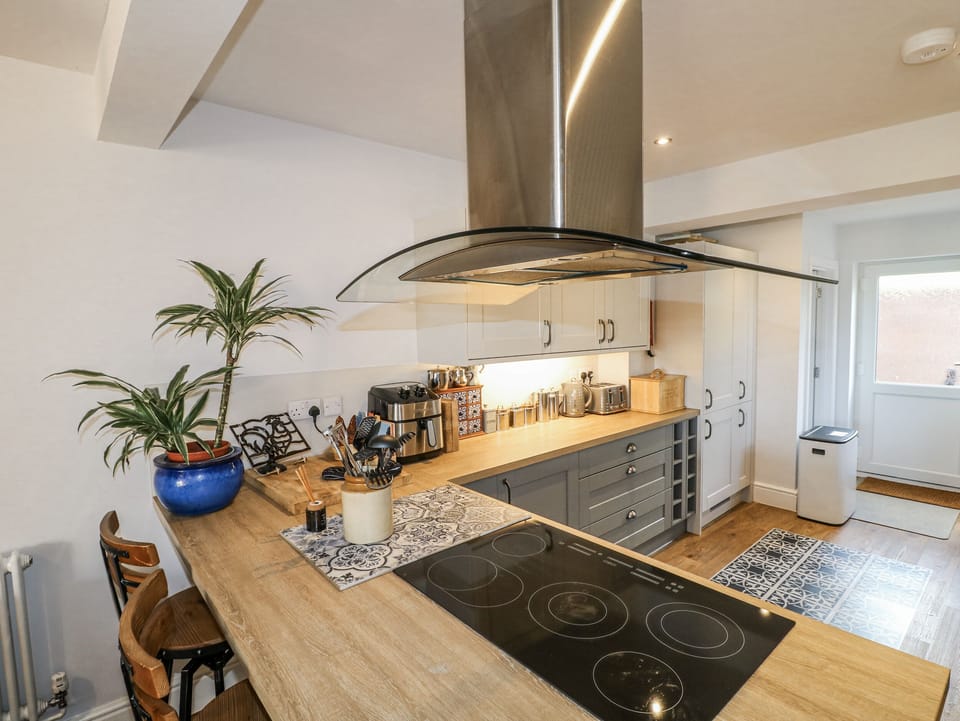 Fridge, microwave, toaster, cookware/dishes/utensils