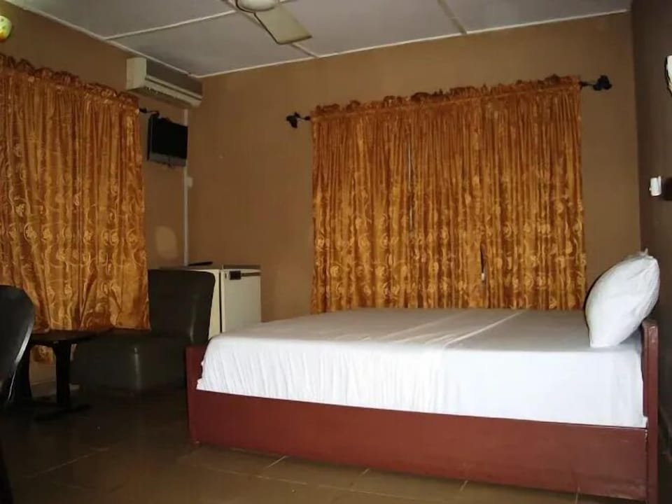 Deluxe Room, Balcony, City View | Desk, laptop workspace, blackout drapes, soundproofing