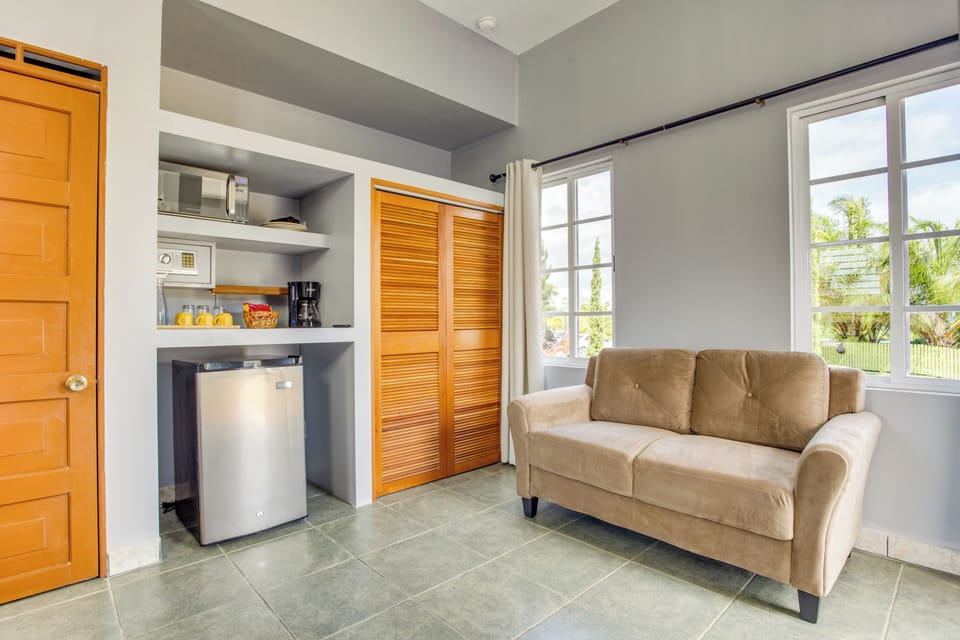 Comfort Family Room | Desk, laptop workspace, iron/ironing board, WiFi (free)