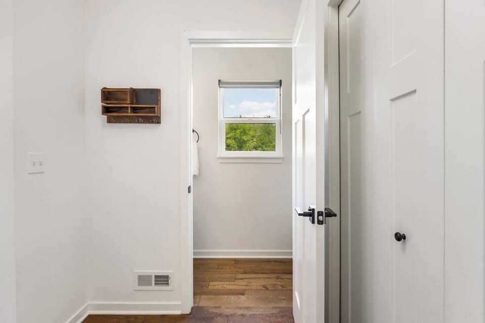 Family-friendly rental near Saugatuck and Holland 🏫