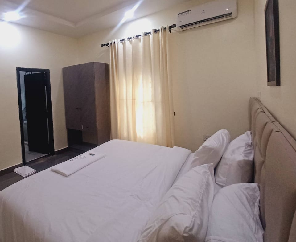 Basic Suite, City View