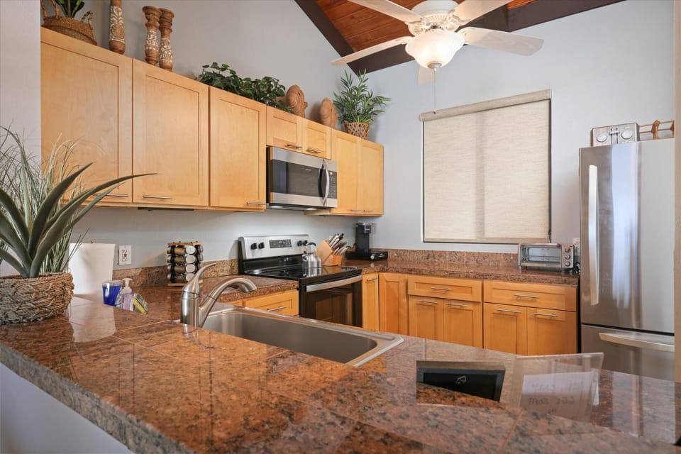 Condo, Multiple Beds (Keauhou Kona Surf & Racquet Club#3-30) | Private kitchen