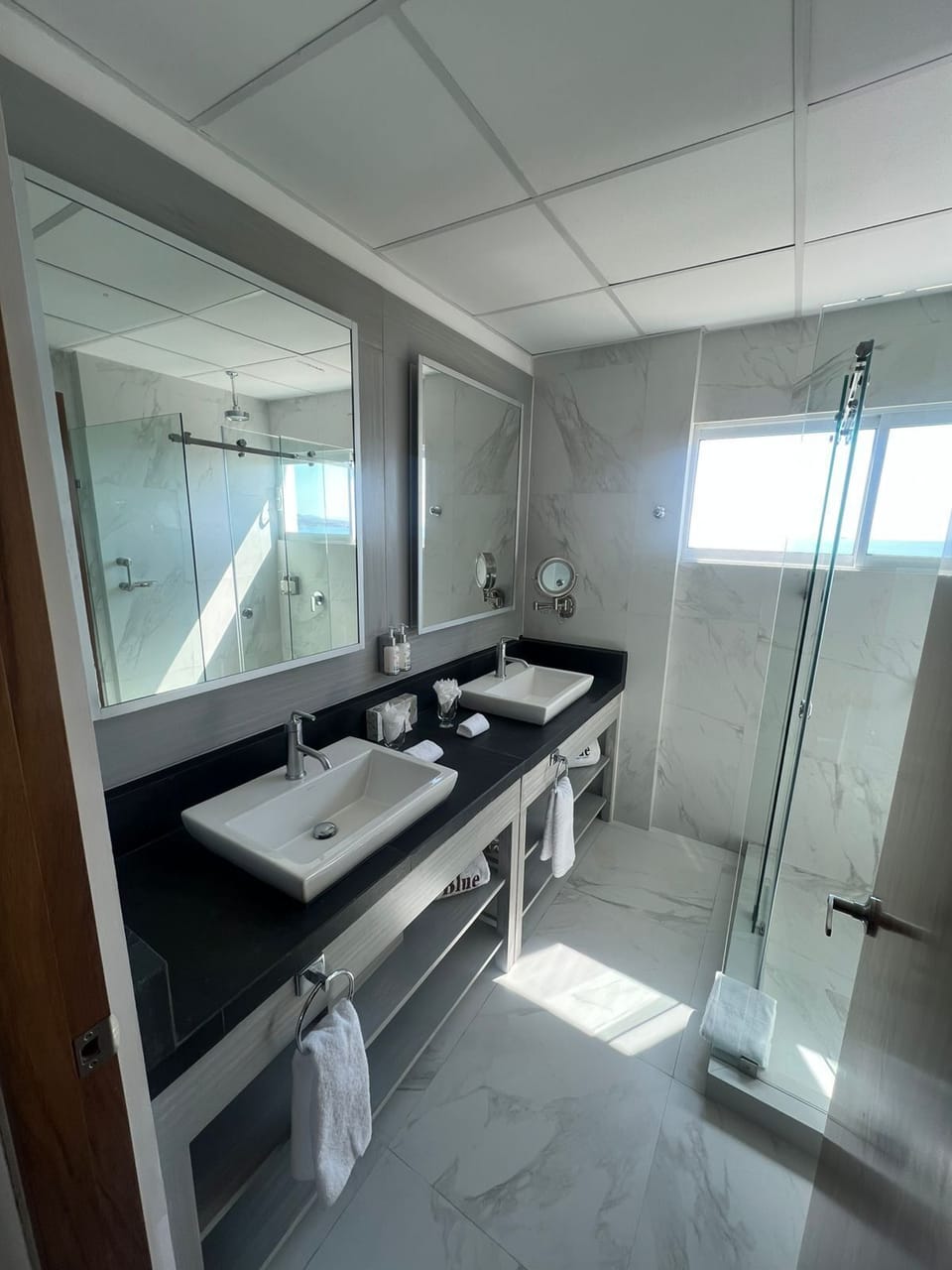Superior Double Room | Bathroom | Shower, hair dryer, towels, soap
