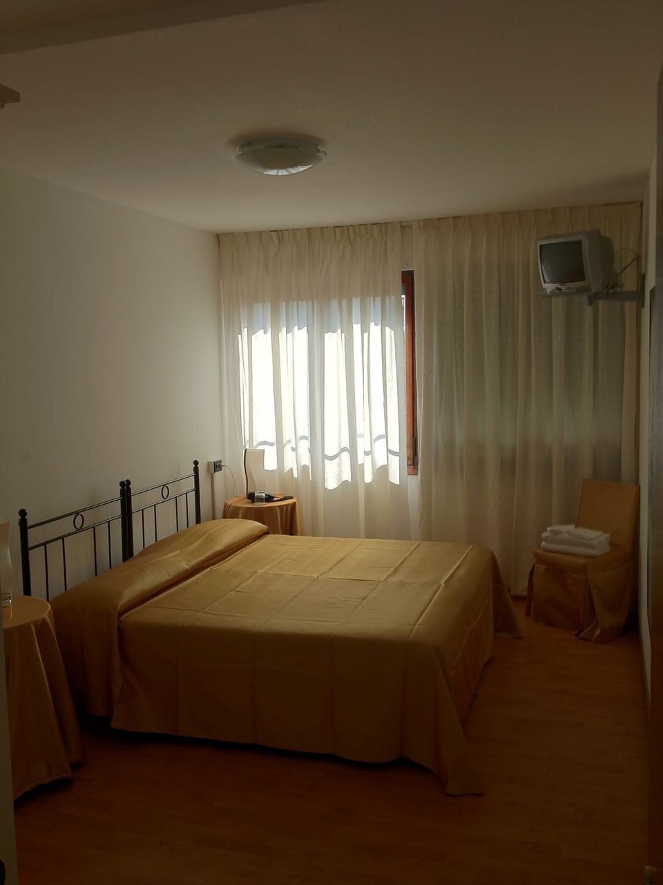 In-room safe, cribs (free), rollaway beds (surcharge), WiFi (free)