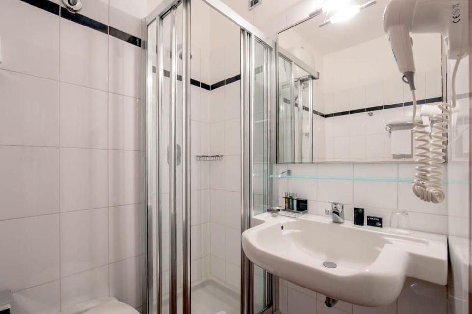 Standard Triple Room | Room amenity