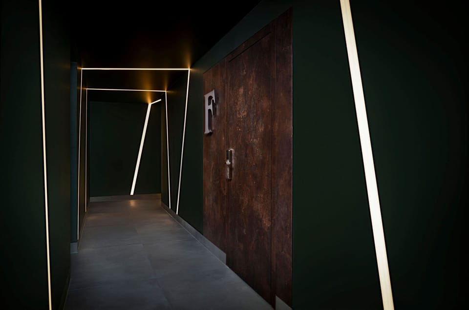 1 treatment room, massages