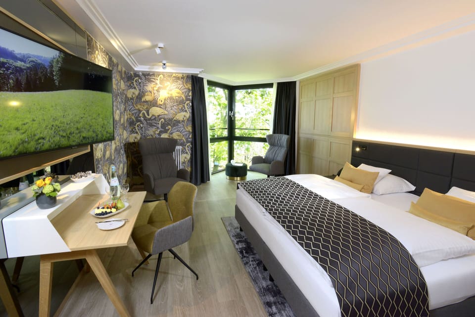 Hypo-allergenic bedding, minibar, in-room safe, desk