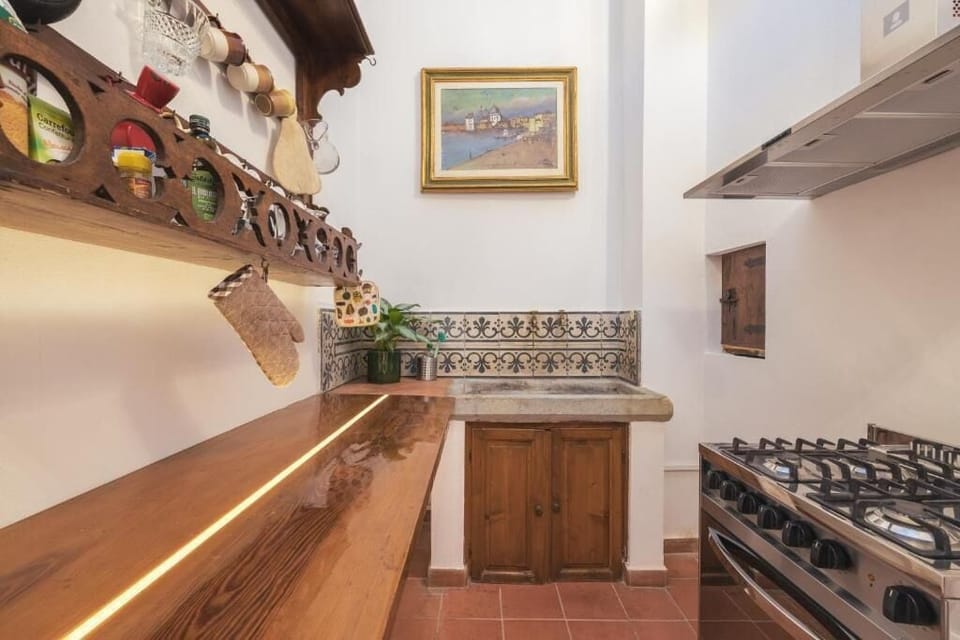 Family Studio | Private kitchen | Microwave, espresso maker, coffee/tea maker, electric kettle