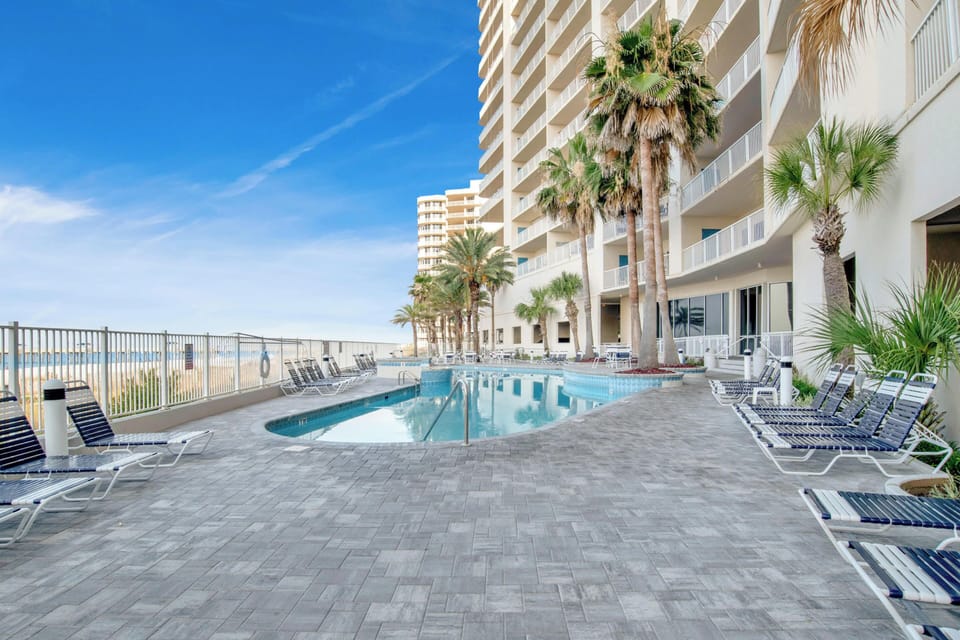 Condo (2 Bedrooms) | Property amenity
