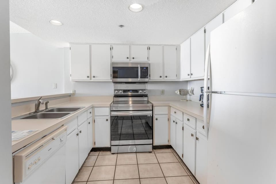 Condo, Multiple Beds (Summerchase 1103) | Private kitchen | Oven, toaster, paper towels
