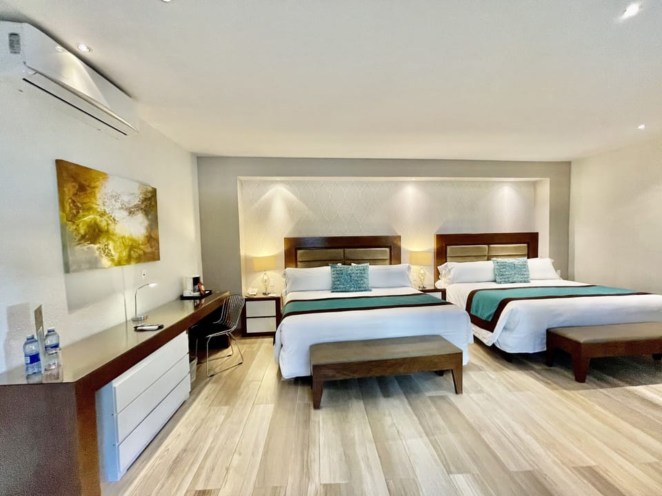 Estandar Doble | In-room safe, desk, laptop workspace, soundproofing