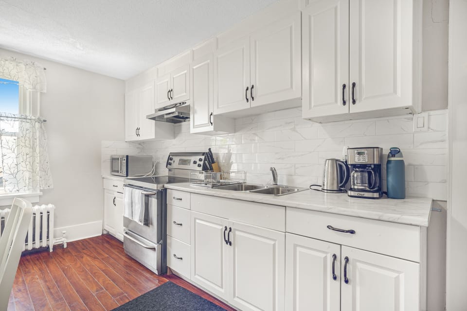 Full kitchen