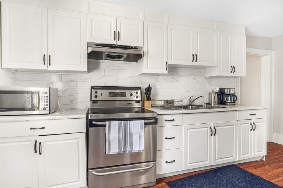 Full kitchen