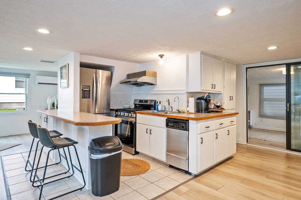 A well-equipped kitchen featuring a convenient coffee station and open-concept living area, offering a relaxing atmosphere with access to the outdoors. 🌿☕🌞