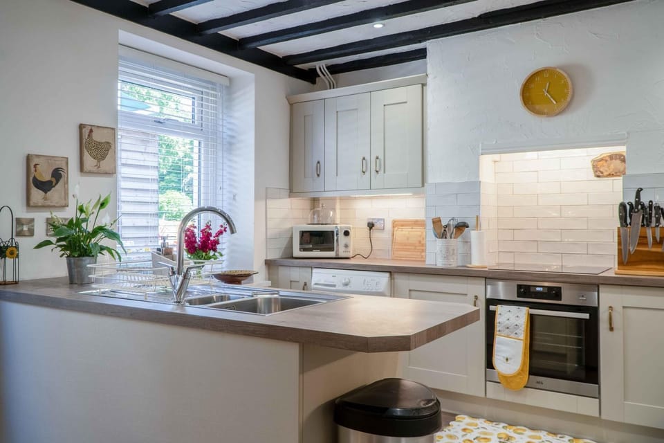 Rose Cottage - 3 Bedroom - Murton Mumbles (7597)
