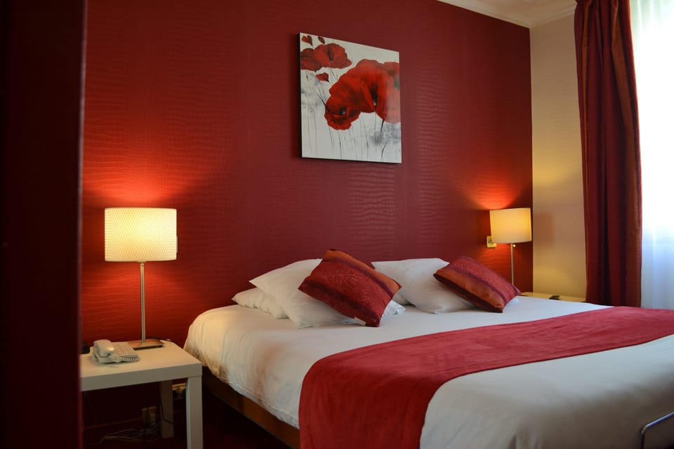 Premium bedding, in-room safe, individually decorated