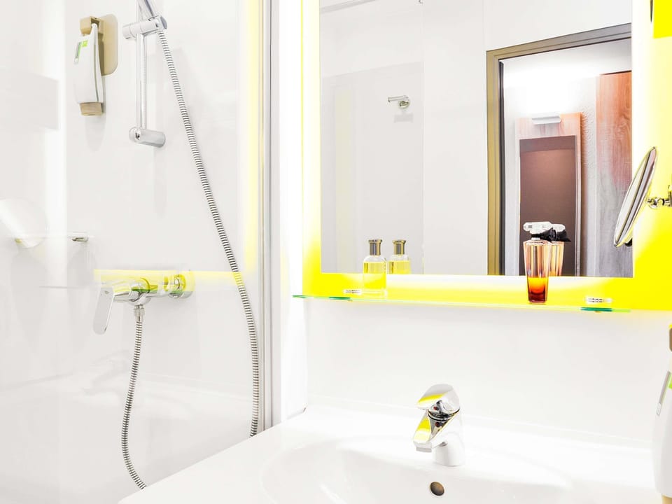 Combined shower/tub, eco-friendly toiletries, hair dryer, towels