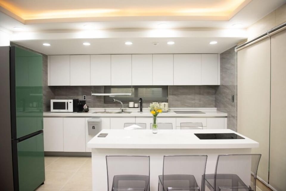 Wonderful | Private kitchen | Fridge, microwave, stovetop, cookware/dishes/utensils