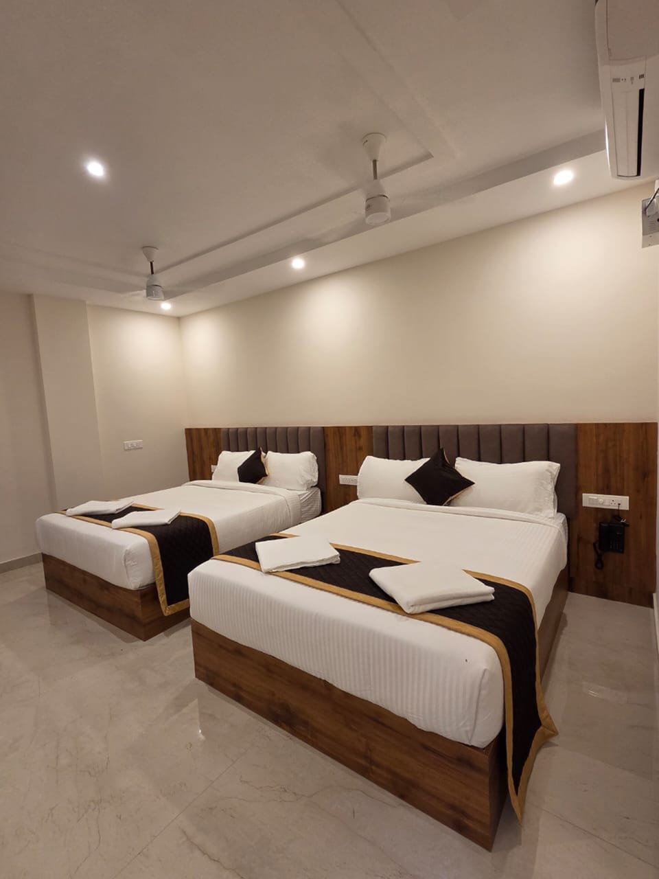 Luxury Room | Free WiFi, bed sheets