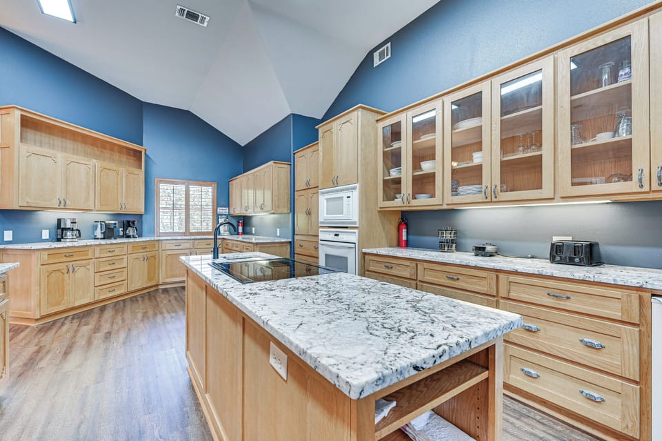 Kitchen | Keurig & Drip Coffee Makers | Dishwasher | Cooking Basics