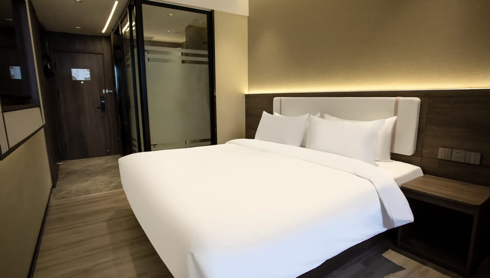 Basic Double Room, City View | Laptop workspace, blackout drapes, iron/ironing board, WiFi (free)