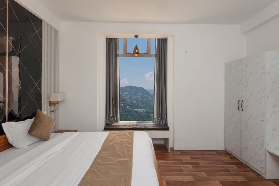 Premium Room | Desk, laptop workspace, iron/ironing board, free WiFi