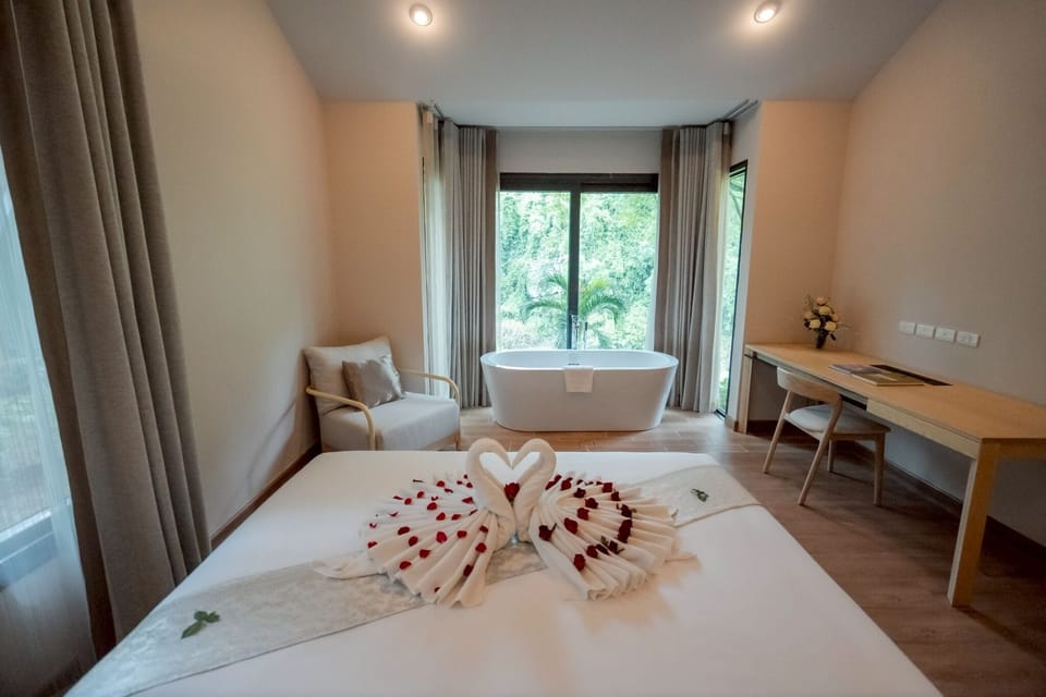Villa, 1 Large Twin Bed, Lakeside | Blackout drapes, soundproofing, WiFi (free), bed sheets