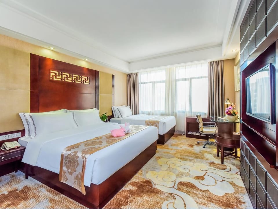 Family Triple Room | Desk, free WiFi