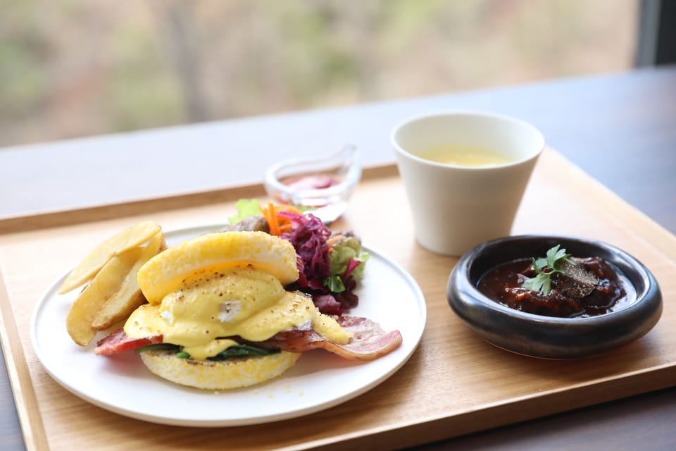 Free daily cooked-to-order breakfast