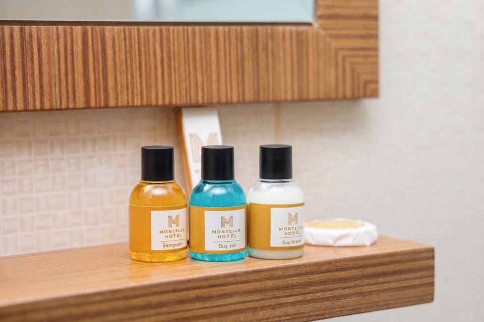Shower, soap, shampoo, toilet paper