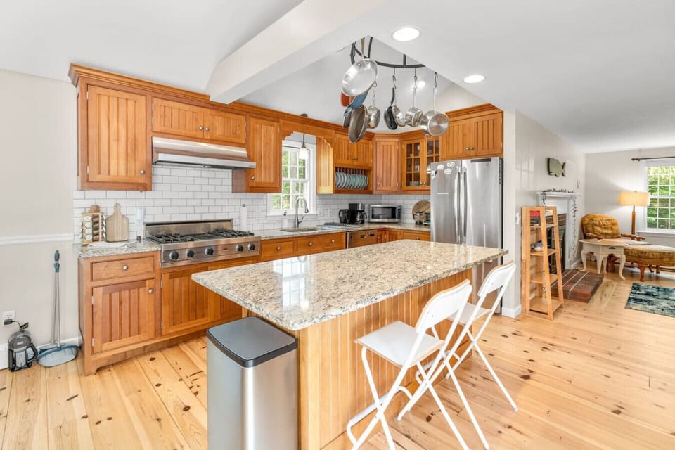 Fully equipped and modern kitchen for all of your cooking needs! Seating available for family dinners at the kitchen island, high-top table and the dining table by the living room.
