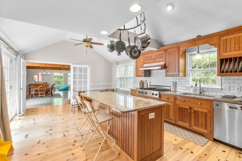 Fully equipped and modern kitchen for all of your cooking needs! Seating available for family dinners at the kitchen island, high-top table and the dining table by the living room.