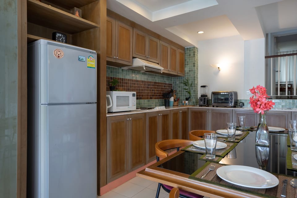 Exclusive Apartment, 3 Bedrooms, Balcony, Ocean View | Private kitchen | Electric kettle