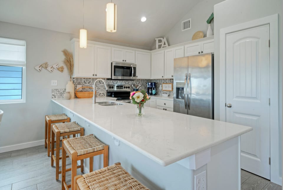 Fully equipped kitchen.