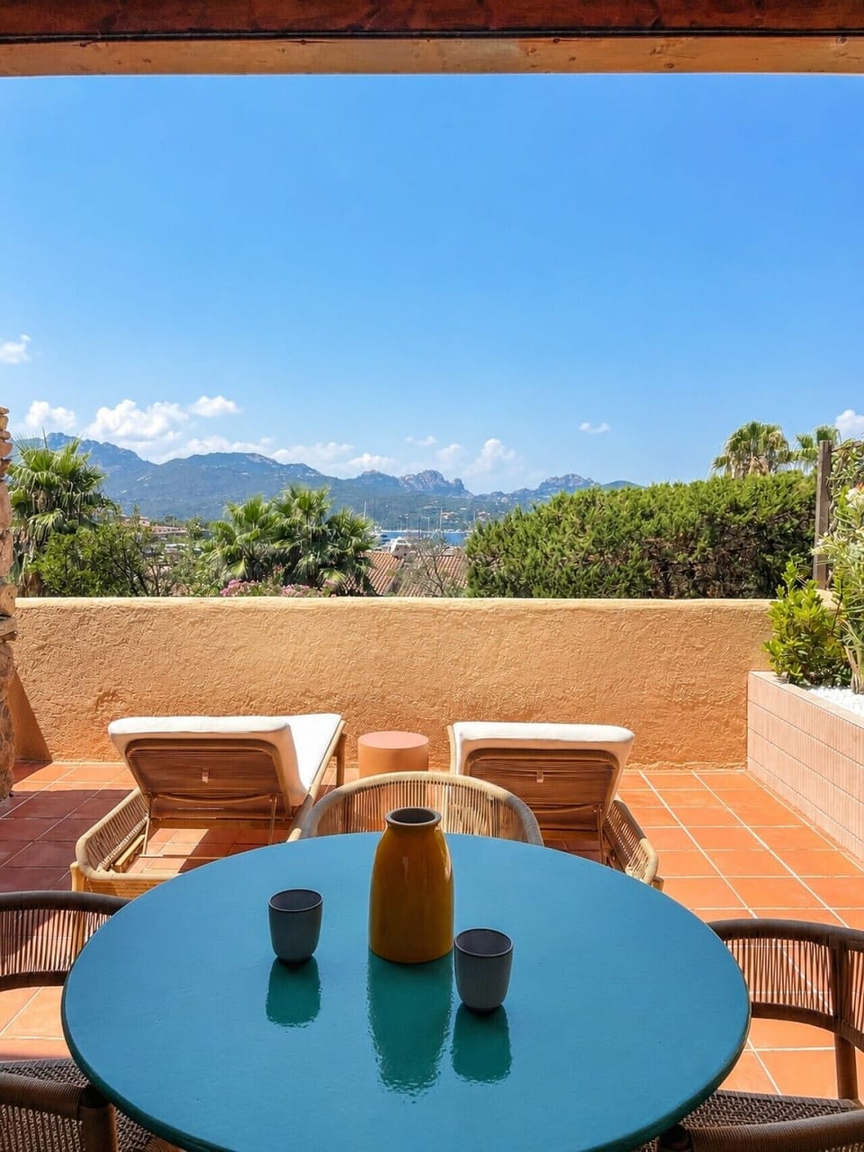 01_terrazza_coperta_vista_montagne