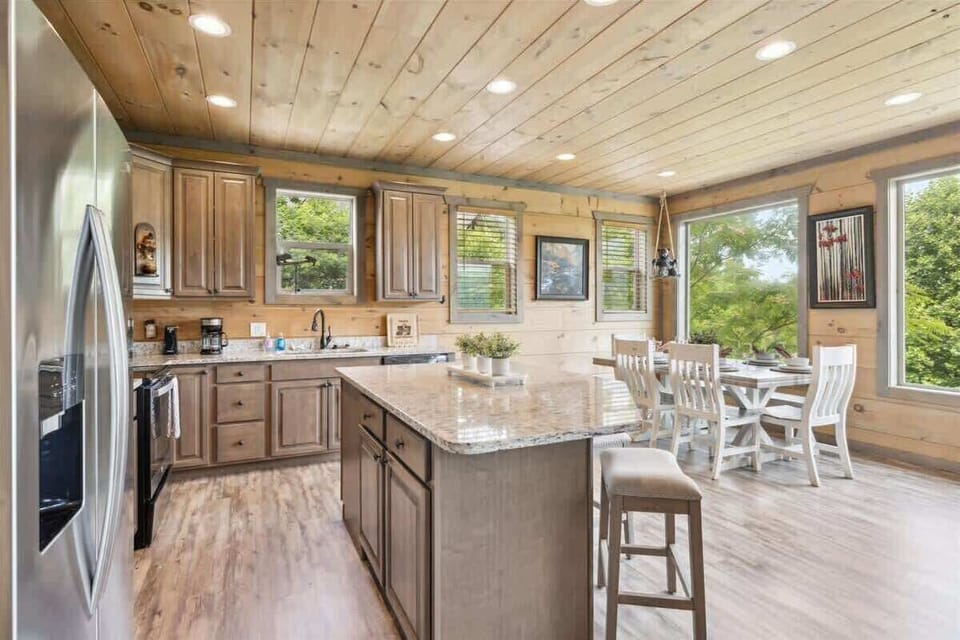 Kitchen: Enjoy culinary adventures in this stylish, sunlit kitchen with stunning views!