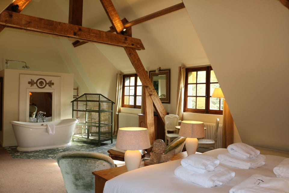 Traveler Room | In-room safe, soundproofing, iron/ironing board, free WiFi