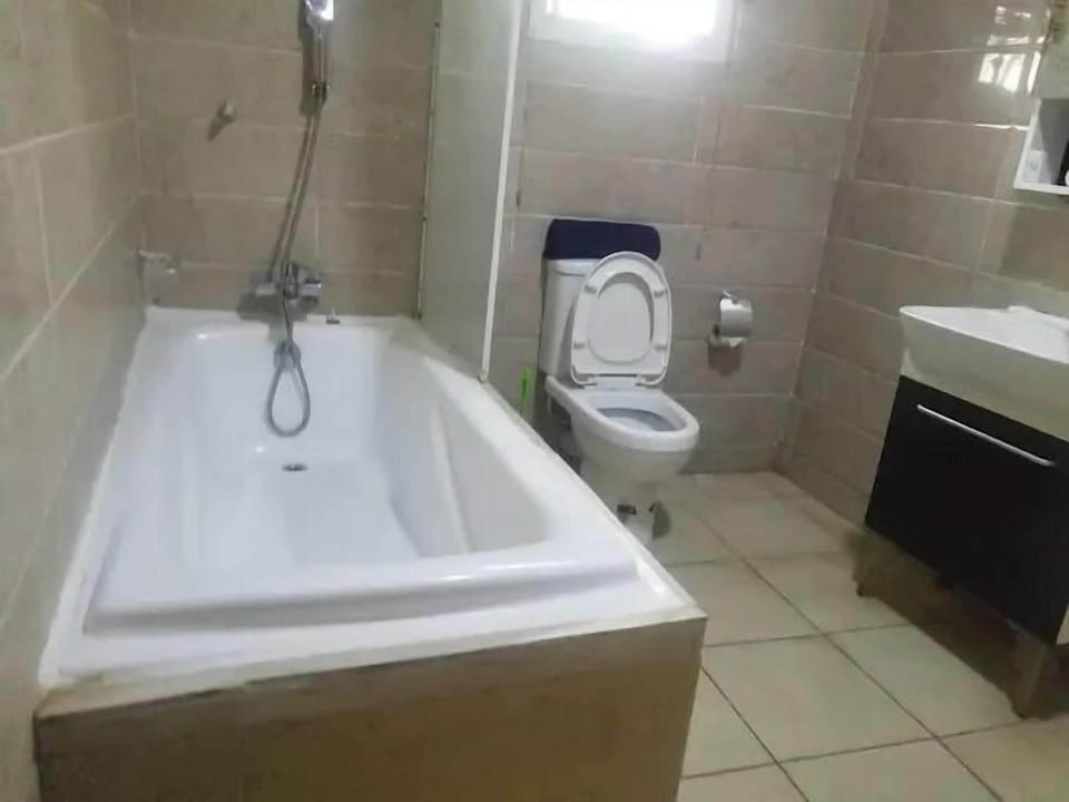 Deluxe Room, Balcony, City View | Bathroom | Free toiletries, hair dryer, towels, soap