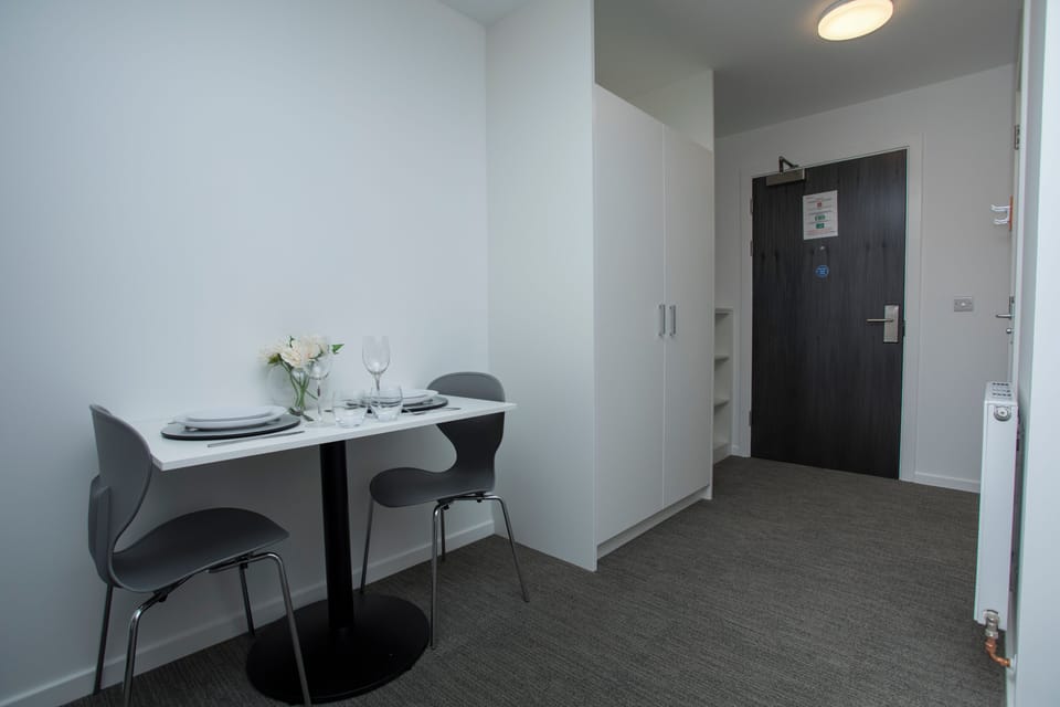 Studio, Non Smoking | In-room dining