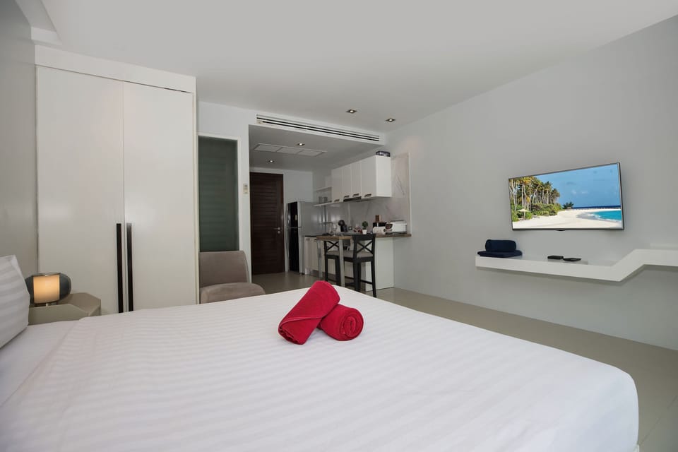 Exclusive Apartment, Balcony, Pool View | Free WiFi