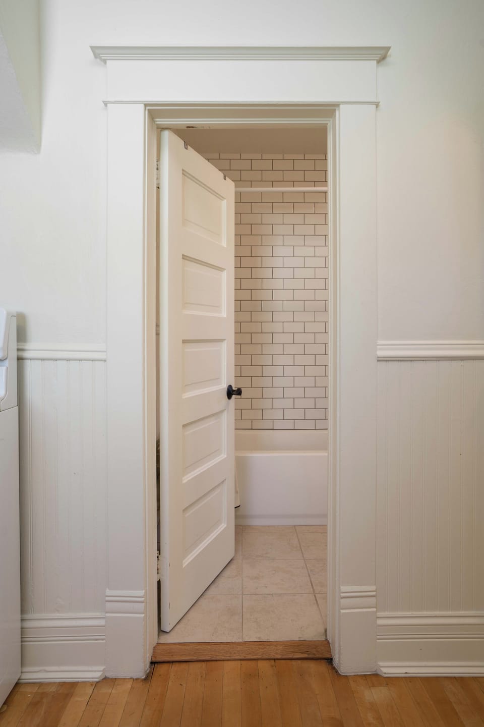 The cutest full bathroom (there's just 1 and it's worth the wait)!